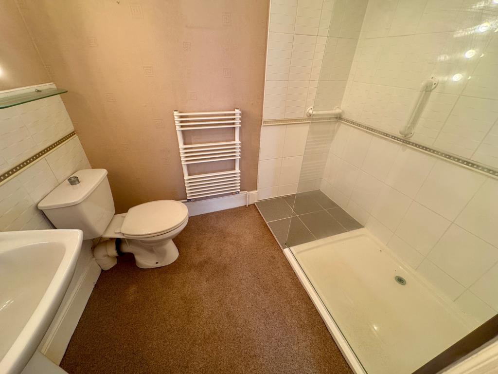 Lot: 130 - END-TERRACE PERIOD COTTAGE - En-suite to bedroom 1